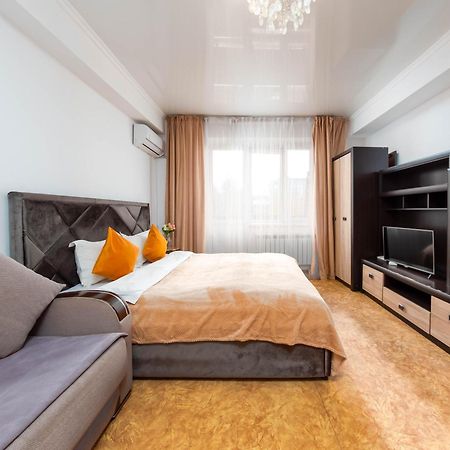 Apartment Оn Makatayeva 5 B アルマトイ エクステリア 写真