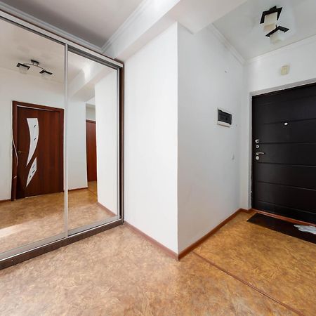 Apartment Оn Makatayeva 5 B アルマトイ エクステリア 写真