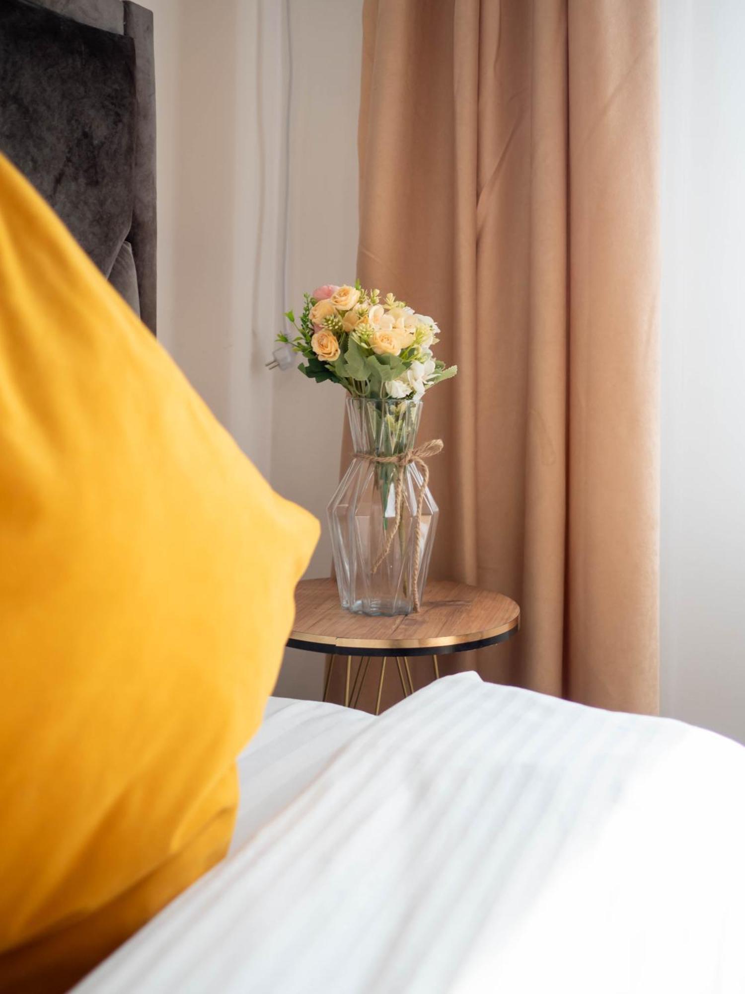 Apartment Оn Makatayeva 5 B アルマトイ エクステリア 写真