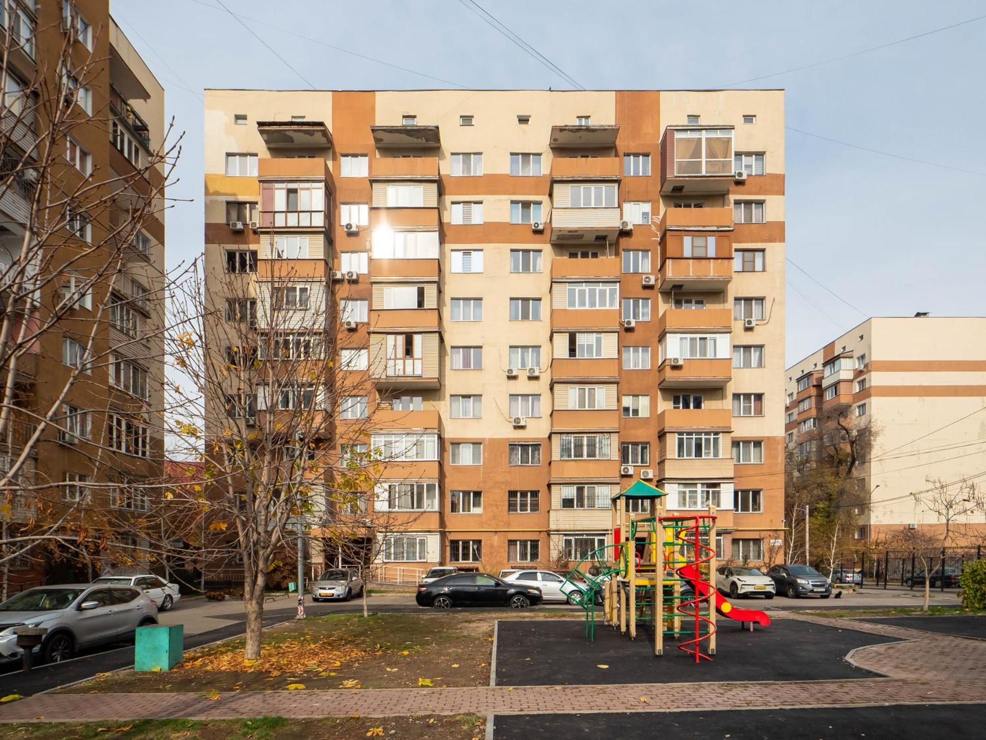Apartment Оn Makatayeva 5 B アルマトイ エクステリア 写真