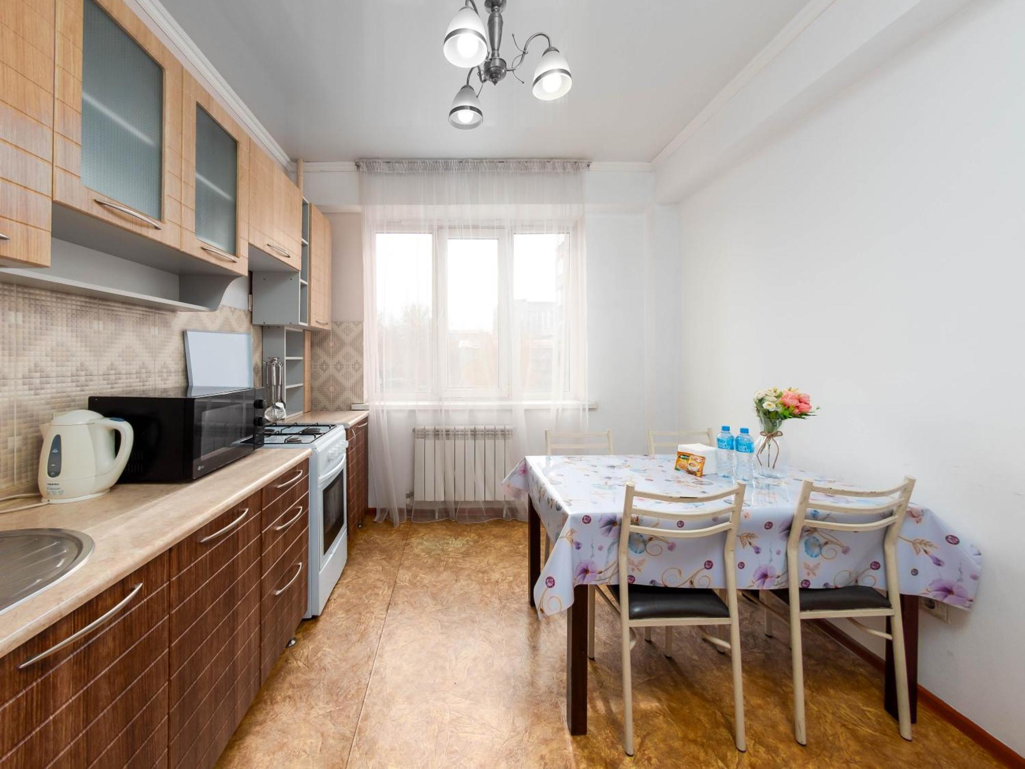 Apartment Оn Makatayeva 5 B アルマトイ エクステリア 写真