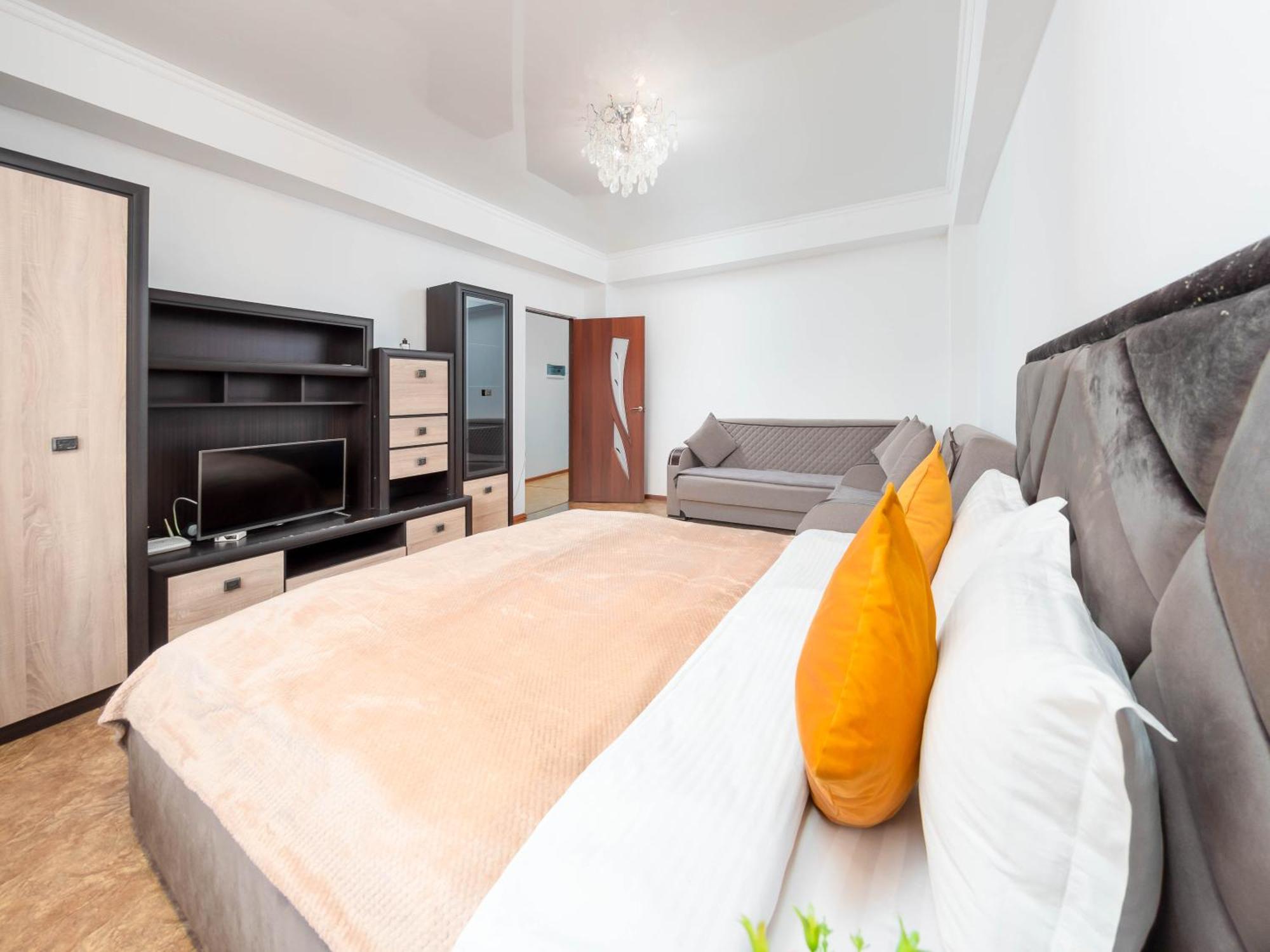 Apartment Оn Makatayeva 5 B アルマトイ エクステリア 写真