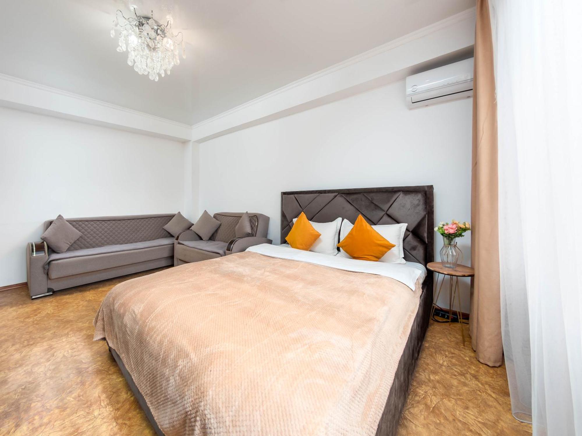 Apartment Оn Makatayeva 5 B アルマトイ エクステリア 写真
