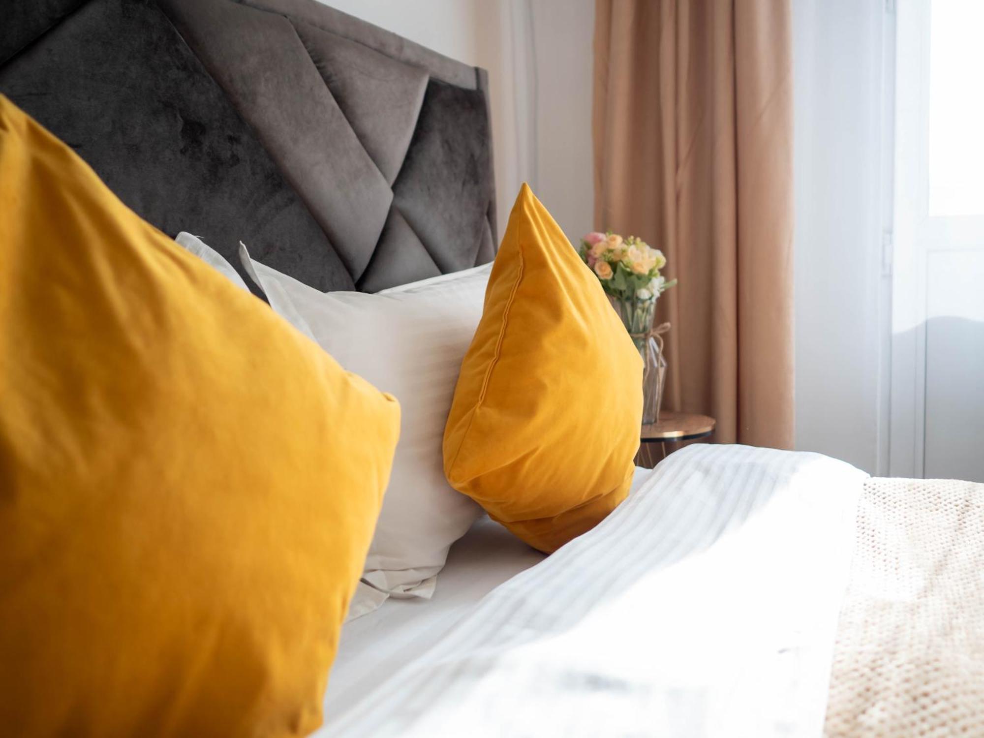 Apartment Оn Makatayeva 5 B アルマトイ エクステリア 写真